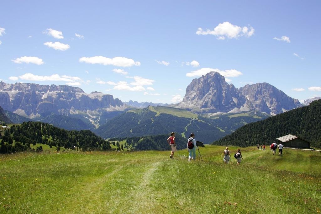 فندق Santa Cristina Val Gardenaفي  Garni Mezdi المظهر الخارجي الصورة