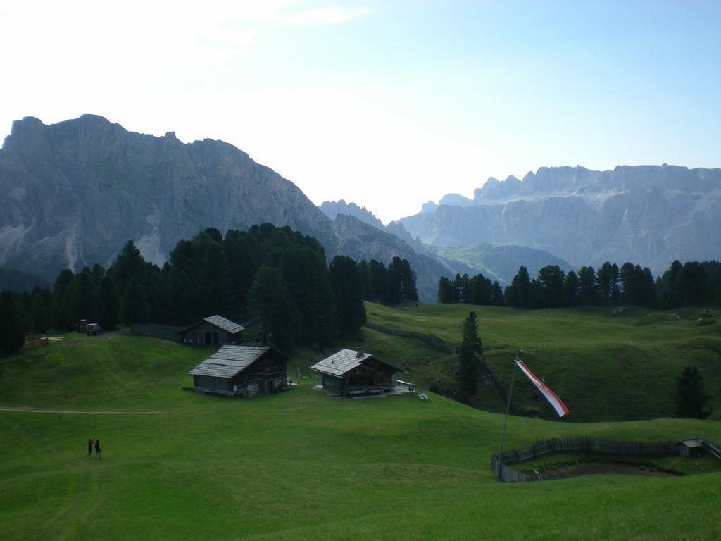 فندق Santa Cristina Val Gardenaفي  Garni Mezdi المظهر الخارجي الصورة