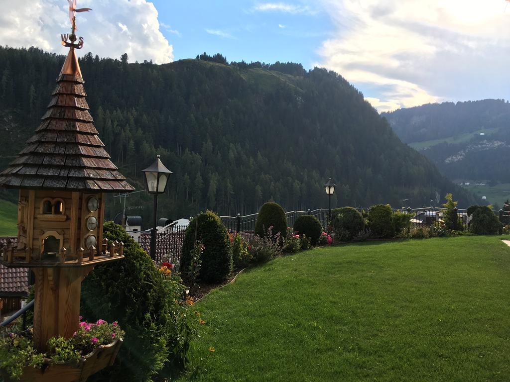 فندق Santa Cristina Val Gardenaفي  Garni Mezdi المظهر الخارجي الصورة